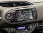 Toyota Yaris 1.5 Hybrid Sport Automaat (NAVIGATIE, CLIMATE, CAMERA, STOELVERWARMING, SPORTSTOELEN, BLUETOOTH, TREKHAAK, LM VELGEN, NIEUWE APK, NIEUWSTAAT)