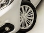 Peugeot 208 1.2 PureTech Allure Sport (PANORAMADAK, APPLE CARPLAY, NAVIGATIE, CLIMATE, GETINT GLAS, SPORTSTOELEN, CRUISE, LM VELGEN, NIEUWE APK, NIEUWSTAAT)
