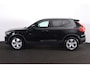 Volvo XC40 T3 Momentum - Panorama/schuifdak - Harman/Kardon audio - Parkeercamera achter - Verwarmde voorstoelen - Parkeersensoren voor & achter - Draadloze tel. lader - Volvo On Call - Cruise control - Extra getint glas - Elektr. inklapbare trekhaak - 18' LMV