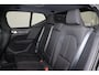 Volvo XC40 T3 Momentum - Panorama/schuifdak - Harman/Kardon audio - Parkeercamera achter - Verwarmde voorstoelen - Parkeersensoren voor & achter - Draadloze tel. lader - Volvo On Call - Cruise control - Extra getint glas - Elektr. inklapbare trekhaak - 18' LMV