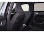 Volvo XC40 T3 Momentum - Panorama/schuifdak - Harman/Kardon audio - Parkeercamera achter - Verwarmde voorstoelen - Parkeersensoren voor & achter - Draadloze tel. lader - Volvo On Call - Cruise control - Extra getint glas - Elektr. inklapbare trekhaak - 18' LMV