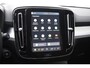 Volvo XC40 B4 211PK Automaat Plus Dark / Navigatie / Adaptive Cruise / Harman Kardon / Stuur- & Stoelverwarming / Elektrische achterklep / Achteruitrijcamera / Elektrische stoelverst. met geheugen / Extra getint glas / Microtech/Nubuck
