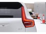Volvo XC40 B4 211PK Automaat Plus Dark / Extra getint glas / Microtech/Nubuck / Camera achter