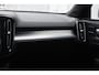 Volvo XC40 B4 211PK Automaat Plus Dark / Extra getint glas / Microtech/Nubuck / Camera achter