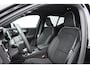 Volvo XC40 B4 211PK Automaat Plus Dark / Extra getint glas / Microtech/Nubuck / Camera achter