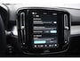 Volvo XC40 B4 211PK Automaat Plus Dark / Navigatie / Adaptive Cruise / Harman Kardon / Stuur- & Stoelverwarming / Elektrische achterklep / Achteruitrijcamera / Elektrische stoelverst. met geheugen / Extra getint glas / Microtech/Nubuck