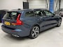 Volvo V60 2.0 B3 Momentum Advantage | Leder | 19" All season Michelin | Dealeronderhouden | Org NL auto | 1e eigenaar