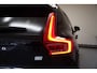 Volvo XC40 P8 Recharge AWD R-Design 78kWh 3-Fase [ Harman/Kardon Stuur-&Stoelverwarming Navi Camera Apple/Android ]