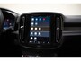 Volvo XC40 P8 Recharge AWD R-Design 78kWh 3-Fase [ Harman/Kardon Stuur-&Stoelverwarming Navi Camera Apple/Android ]