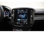 Volvo XC40 P8 Recharge AWD R-Design 78kWh 3-Fase [ Harman/Kardon Stuur-&Stoelverwarming Navi Camera Apple/Android ]