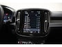 Volvo XC40 P8 Recharge AWD R-Design 78kWh 3-Fase [ Harman/Kardon Stuur-&Stoelverwarming Navi Camera Apple/Android ]