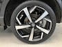 Nissan Qashqai 1.2 Tekna + / Navigatie / Half Lederenbekleding / 360 Graden Camera / Panoramadak / Elektrische Stoelverstelling / Stoelverwarming / 19 inch Wielen /
