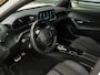 Peugeot e-2008 I GT EV 50kWh 136pk | SOH 99% I 3-Fase | Camera | Keyless Entry | Navigatie | Stoelverwarming | 3D Cockpit | Dode-hoek Bewaking