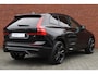 Volvo XC60 T6 Plug-in hybrid AWD Plus Black Edition | Actieve Luchtvering  | Premium audio by Harman Kardon  | 360 graden camera | Panoramadak met schuif-/kantelfunctie | Verwarmbare voorstoelen, achterbank en stuurwiel | 21 inch Lichtmetalen velgen |