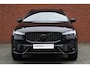 Volvo XC60 T6 Plug-in hybrid AWD Plus Black Edition | Actieve Luchtvering  | Premium audio by Harman Kardon  | 360 graden camera | Panoramadak met schuif-/kantelfunctie | Verwarmbare voorstoelen, achterbank en stuurwiel | 21 inch Lichtmetalen velgen |