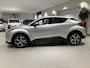 Toyota C-HR 1.8 Hybrid Executive 148 PK | Automaat | Airco | Stuurwielverwarming | Stoelverwarming | Navigatie | Speed Limiter | Achteruitrijcamera | Parkeersensoren |