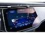 Mercedes-Benz E-klasse 300 e AMG Line Trekhaak - Panoramadak - Stoelverwarming - Burmester - Cruisecontrol met afstandsregeling - Sportstoelen - Warmtewerend/donkergetint glas -