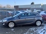 Opel Astra 1.4 Turbo Sport 140PK! Schuifdak l Stoelverwarming l Airco l LMV l Cruise l PDC V+A! TOPSTAAT!