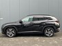 Hyundai Tucson 1.6 T-GDI 265pk PHEV Premium 4WD (299,- p/m Demo Deal!) | Leder | Carplay | Climate | Keyless | Navigatie | Elek. Klep | Full - Led | 360 Camera | KRELL Audio | Elek. Stoelen | 19" Lichtmetaal | Winterpakket | Stoelventilatie | Dodehoek Detectie