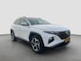 Hyundai Tucson 1.6 T-GDI 265pk PHEV Premium 4WD (299,- p/m Demo Deal!) | Leder | Carplay | Climate | Trekhaak | Navigatie | Elek. Klep | Full - Led | 360 Camera | KRELL Audio | Elek. Stoelen | 19" Lichtmetaal | Winterpakket | Stoelventilatie | Dodehoek Detectie