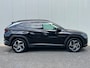 Hyundai Tucson 1.6 T-GDI 265pk PHEV Premium 4WD (299,- p/m Demo Deal!) | Leder | Carplay | Climate | Keyless | Navigatie | Elek. Klep | Full - Led | 360 Camera | KRELL Audio | Elek. Stoelen | 19" Lichtmetaal | Winterpakket | Stoelventilatie | Dodehoek Detectie | Digitale Cockpit | Adapt. Cruisecontrol | Parkeer Assistent | 1e Eigenaar