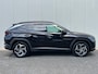 Hyundai Tucson 1.6 T-GDI 265pk PHEV Premium 4WD (299,- p/m Demo Deal!) | Leder | Carplay | Climate | Keyless | Navigatie | Elek. Klep | Full - Led | 360 Camera | KRELL Audio | Elek. Stoelen | 19" Lichtmetaal | Winterpakket | Stoelventilatie | Dodehoek Detectie | Digitale Cockpit | Adapt. Cruisecontrol | Parkeer Assistent | 1e Eigenaar