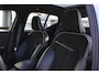 Volvo XC40 Recharge P8 AWD R-Design | Adaptieve Cruise Control | Pilot Assist | Harman/Kardon Audiosysteem | Dodehoekherkenning | Panoramisch schuif-/kanteldak | Warmtepomp | 20" Lichtmetalen velgen | Stoelverwarming | Stuurwielverwarming
