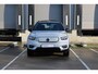 Volvo XC40 Recharge P8 AWD R-Design | Adaptieve Cruise Control | Pilot Assist | Harman/Kardon Audiosysteem | Dodehoekherkenning | Panoramisch schuif-/kanteldak | Warmtepomp | 20" Lichtmetalen velgen | Stoelverwarming | Stuurwielverwarming