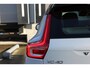 Volvo XC40 Recharge P8 AWD R-Design | Adaptieve Cruise Control | Pilot Assist | Harman/Kardon Audiosysteem | Dodehoekherkenning | Panoramisch schuif-/kanteldak | Warmtepomp | 20" Lichtmetalen velgen | Stoelverwarming | Stuurwielverwarming