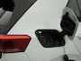 Volkswagen ID.3 First Plus 58 kWh incl. afneembare trekhaak | SoH 94,4% | Afneembare trekhaak | Apple Carplay  | Navigatie | Achteruitrij camera | Voorstoelen verwarmd | Wifi | Spraakbediening | Parkeersensoren voor en achter |