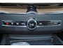 Volvo XC60 T6 Recharge AWD Ultra Bright - Panorama/schuifdak - IntelliSafe Assist & Surround - 360º Camera - Harman/Kardon audio - Adaptieve LED koplampen - Verwarmde voorstoelen, stuur & achterbank - Parkeersensoren voor & achter - Elektr. bedienb. voorstoelen met geheugen - Head up display - Draadloze tel. lader - Extra getint glas - Elektr. inklapbare trekhaak - 21' LMV