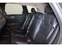 Volvo XC60 B4 Inscription - IntelliSafe Assist & Surround - Adaptieve LED koplampen - Parkeercamera achter - Verwarmde voorstoelen & stuur - Parkeersensoren voor & achter - Elektr. bedienb. bestuurdersstoel met geheugen - Apple Carplay & Android Auto - Extra getint glas - 19' LMV