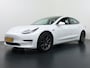 Tesla Model 3 SR+ 60kWh 326PK Trekhaak AutoPilot Premium-Luidsprekers Leer PanoramaDak Adaptive Cruise Lmv 18" Camera's Elektr.-Stuur+Stoelen+Spiegels+Geheugen+Easy-Entry+Verwarmde stoelen Park assistent Pdc WIFI Ecc Lane-Assist Speed-Assist SOH 85% Ecc Navi Led DAB Voorverwarmen interieur via App Keyless One-Pedal-Drive Origineel Nederlandse Auto 1.584KG Trekgewicht 1.000kg.