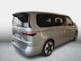 Volkswagen Multivan Bedrijfswagens Bulli L2 1.5 Ehybrid 180kW (245pk) DSG 4 motion | Easy Open Paket Basis | Multifunctionele verschuifbare tafel in passagiersruimte | Navigatiesysteem '' Discover Pro'' | Privacy Plus glas (90%) vanaf B-stijl |