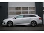 Toyota Avensis Touring Sports 1.8 VVT-i SkyView Edition Camera/Stoelverwarming/Keyless/Lane.Assist/Navi/Bluetooth/Trekhaak/Dealer