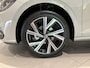 Volkswagen Polo 1.0 TSI R-Line Edition 95 PK Automaat | Panoramadak | Apple Carplay | Stoelverwarming | Park Assist | Achteruitrijcamera | Dodehoeksensoren | Climate Control | Adaptieve cruise control | IQ Lights | Android Auto | 17'' Bergamo Velgen |