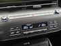 Hyundai Kona 1.6 GDI HEV Premium Automaat / Fabrieksgarantie tot 04-2029 / Trekgewicht 1.300Kg / Stoelverkoeling / Stoelverwarming Voor + Achter / Stuurverwarming / 360 Camera / BOSE Audio / Elektrische achterklep /