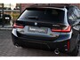 BMW 3-Serie Touring 330e M-Sport Pano ACC Trekhaak H/K HUD 19inch Stuurverw