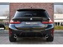BMW 3-Serie Touring 330e M-Sport Pano ACC Trekhaak H/K HUD 19inch Stuurverw
