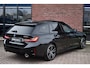 BMW 3-Serie Touring 330e M-Sport Pano ACC Trekh H/K HUD 19inch Stuurverw
