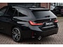 BMW 3-Serie Touring 330e M-Sport Pano ACC Trekh H/K HUD 19inch Stuurverw
