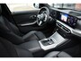 BMW 3-Serie Touring 330e M-Sport Pano ACC Trekhaak H/K HUD 19inch Stuurverw