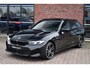 BMW 3-Serie Touring 330e M-Sport Pano ACC Trekh H/K HUD 19inch Stuurverw