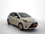 Toyota Yaris 1.5 Hybrid Active Limited | Navigatie | Cruise | Starknop Mats foto's maken