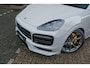 Porsche Cayenne Coupé 3.0 E-Hybrid 462PK Krijtgrijs SportDesign Luchtvering Lightweight Package Carbon Dak 4-wielsturing NLauto