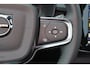 Volvo XC40 Recharge Twin Plus 82 kWh - IntelliSafe Assist & Surround - Parkeercamera achter - Verwarmde voorstoelen & stuur - Parkeersensoren voor & achter - Draadloze tel. lader - Warmtepomp - Extra getint glas - Elektr. inklapbare trekhaak - 19' LMV