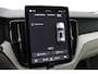 Volvo XC60 T8 Plug-in hybrid Ultra Dark | FACELIFT | Luchtvering | Bowers&Wilkins | 22 Inch | Massage+Ventilatie | Gelamineerd Glas