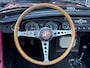 MG MG B Roadster TARTAN RED BJR 1963 94 PK LINKS GESTUURD! | Wire Wheels | PULL-HANDLE DEUREN | LUGGAGE RACK | CHROMEN BUMPERS | ZEER NETTE CONDITIE