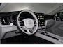 Volvo XC60 T8 Recharge Ultra Dark - Luchtvering - Panorama/schuifdak - IntelliSafe Assist & Surround - 360º Camera - Bowers & Wilkins audio - Adaptieve LED koplampen - Verwarmde voorstoelen, stuur & achterbank - Parkeersensoren voor & achter - Elektr. bedienb. voorstoelen met geheugen - Head up display - Draadloze tel. lader - Extra getint glas - Elektr. inklapbare trekhaak - 22' LMV