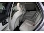 Volvo XC60 T8 Recharge Ultra Dark - Luchtvering - Panorama/schuifdak - IntelliSafe Assist & Surround - 360º Camera - Bowers & Wilkins audio - Adaptieve LED koplampen - Verwarmde voorstoelen, stuur & achterbank - Parkeersensoren voor & achter - Elektr. bedienb. voorstoelen met geheugen - Head up display - Draadloze tel. lader - Extra getint glas - Elektr. inklapbare trekhaak - 22' LMV